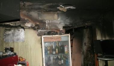 Fuoco dentro il bar chiuso: s'incendia un monitor della sorveglianza
