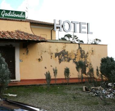 La prestigiosa Villa Godilonda oggi è in mano al degrado