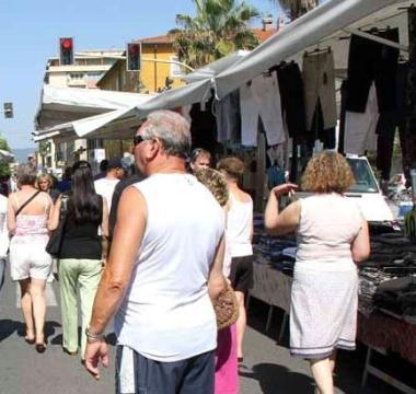 Arrivano i gazebi nel mercato domenicale