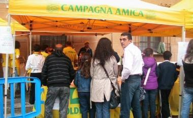 Un gazebo della Coldiretti delliniziativa Campagna Amica    