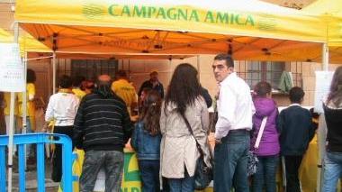 Un gazebo della Coldiretti dell’iniziativa Campagna Amica
