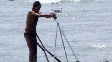 Un pescatore di arselle
