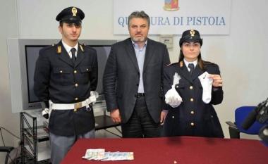 La coca nascosta nel calzino delloperaio       