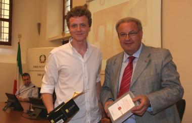  Leonardo Piani (Liceo Classico Cicognini, II C) si aggiudica il primo premio con un excursus ...