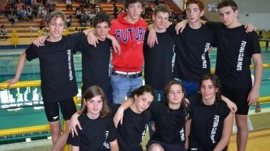 Gli atleti della categoria Ragazzi della Futura nuoto
