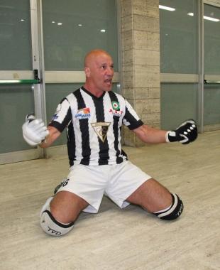 <b>URLO DI GIOIA.</b> Massimo Mariotti dopo la fine del match 