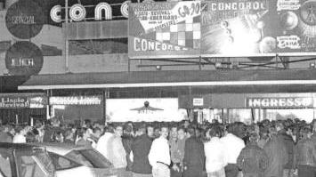 L’esterno del Concorde in centro a Chiesina: sabato 28 nel piazzale si terrà una festa per ricordare la storica discoteca destinata a ospitare case e negozi