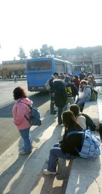 Proseguono le proteste dei pendolari che usano il bus