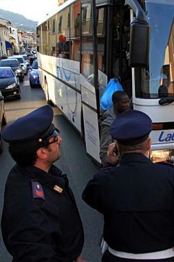 Larrivo del bus in via Marruota 