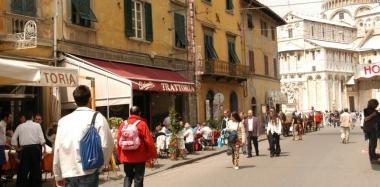 L'aeroporto fa scuola e la città ora propone un turismo "low cost"