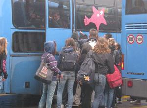 Autobus si ribalta, trenta feriti tra cui il figlio del prefetto Linardi