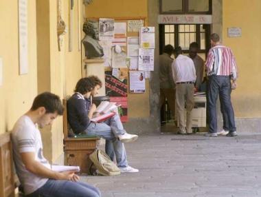 Studenti nellatrio del Palazzo della Sapienza 