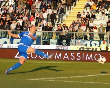 Il bomber azzurro Claudio Coralli &egrave; rimasto a riposo a causa del mal di schiena ed &egrave; in dubbio per domani 