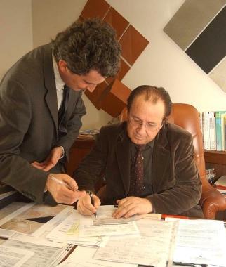 Eugenio Giusti, titolare della Geal nel suo studio di Agliana in una foto darchivio 