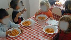Mense, gestione nel mirino