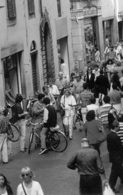 Shopping nel centro storico (archivio) 