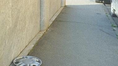 Una delle borchie lasciate dai ladri