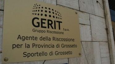 Divano, tv e tavolo da fumo Nuova asta a domicilio