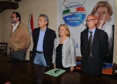 Da sinistra, il secondo &egrave; Rutelli, al fianco Giuliana Baudone 