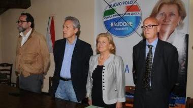Da sinistra, il secondo è Rutelli, al fianco Giuliana Baudone
