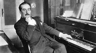 Giacomo Puccini al suo pianoforte