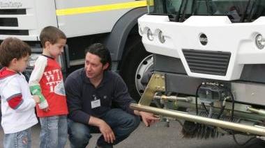 Operatore Asm spiega cone funzione un mezzo