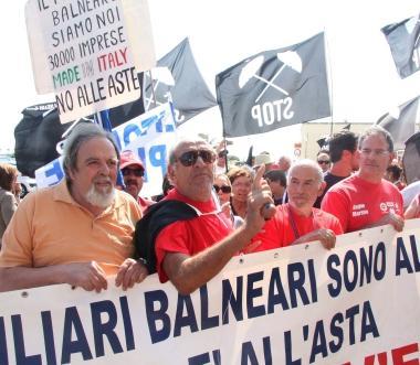 Accuse agli alberghi: «Ci odiate» La replica: «Falso, siamo con voi»