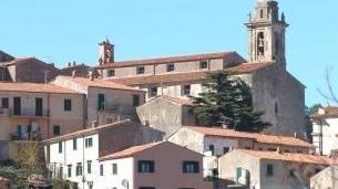 Una veduta del centro storico di Marciana Alta
