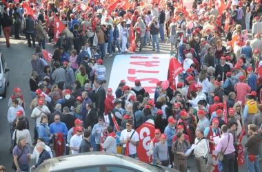 Un’immagine dello sciopero generale della Cgil venerdì 6 maggio