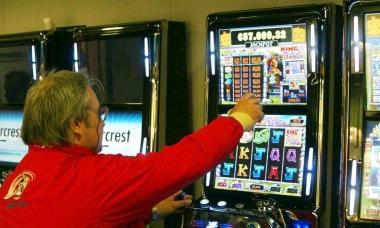 Ecco la slot machine al punto Snai di viale Carducci che ha regalato una maxi-vincita a un operaio 