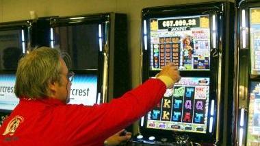 Ecco la slot machine al punto Snai di viale Carducci che ha regalato una maxi-vincita a un operaio