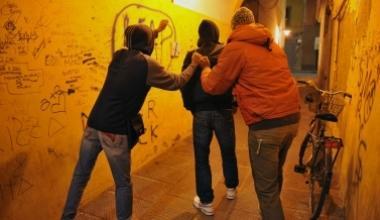 Bullismo violento: tre minorenni prendono a pugni un  Down