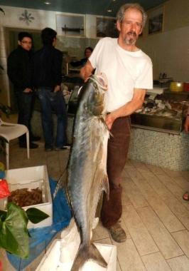 Pescata una leccia di quindici chili