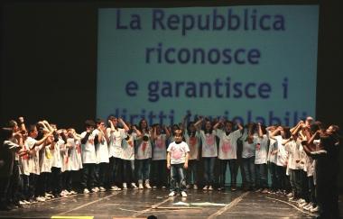 Una delle rappresentazioni delle scuole al teatro Solvay 