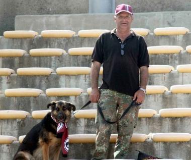 <b>AMORE. </b>Mario Bartoli in curva nord insieme alla sua Kyra      