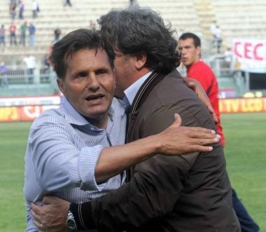 <b>STRAVOLTO.</b> Novellino abbracciato da Signorelli al fischio finale  