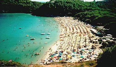 Spiagge, aumenti in arrivo ma solo di un euro a ombrellone per non far scappare i turisti