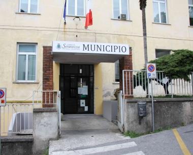<b>IN PALIO.</b> Il municipio di Seravezza: il suo nuovo inquilino si sapr&agrave; domani pomeriggio 