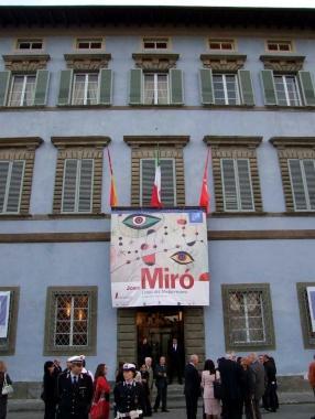 Il palazzo Blu durante la mostra su Mir&ograve; 