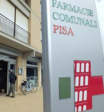 Lingresso di una farmacia comunale 