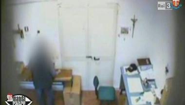 Immagini dei video trasmessi in tv, in alto una vedova chiamata a raccontare quanto le era capitato 
