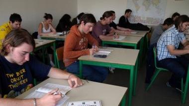 Alcuni degli studenti impegnati nei Giochi della Chimica