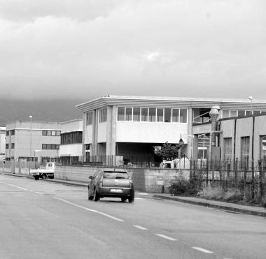 Sopra lassessore Andrea Mariotti In altro larea industriale Pratovecchio 