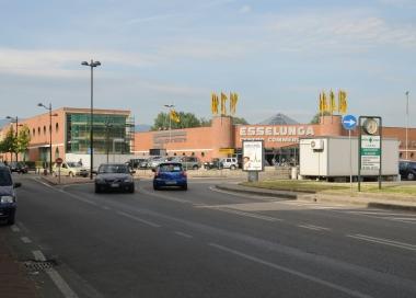 Viale S. Concordio e gli amministratori nel quartiere 