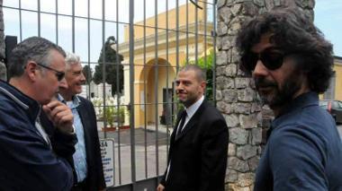 Al cimitero arrivano anche le Iene