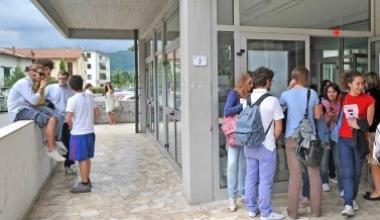Due classi in meno al liceo scientifico, insegnanti in rivolta
