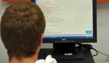 Svuotato il conto corrente di un'azienda: in quattro accusati di frode informatica