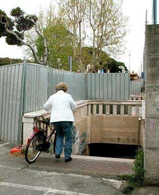Il cantiere per la costruzione degli ascensori 