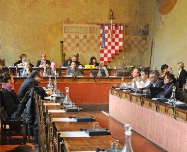 Una seduta del consiglio comunale 