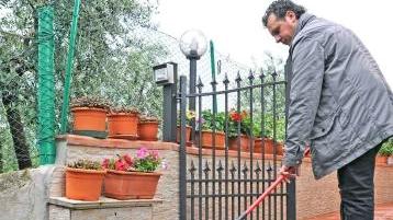 Roberto Passi alle prese con i liquami